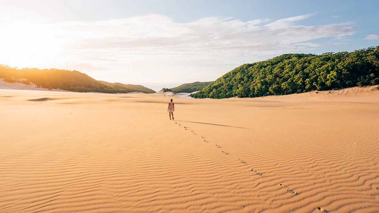 Carlo Sand Blow, Rainbow Beach